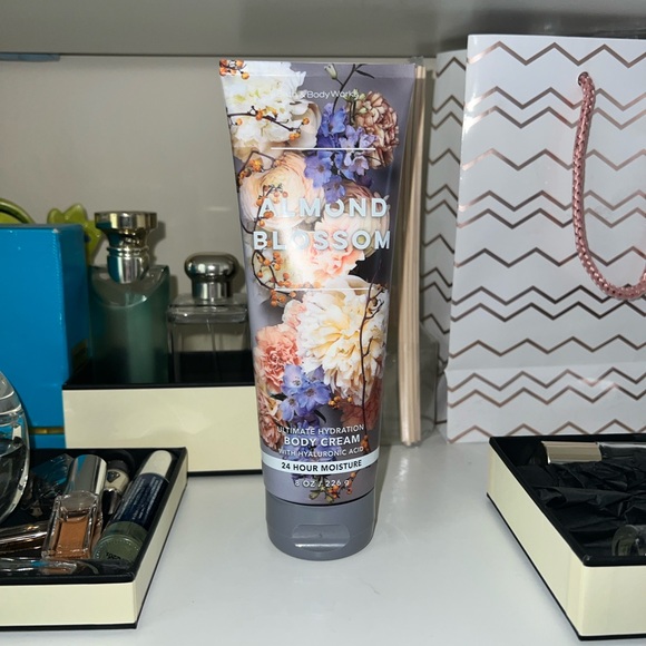 Bath & Body Works Bundle!! - Picture 8 of 14